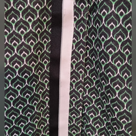 Women's Talbots Green, Black And White Design Skort, Size Large - Picture 9 of 9